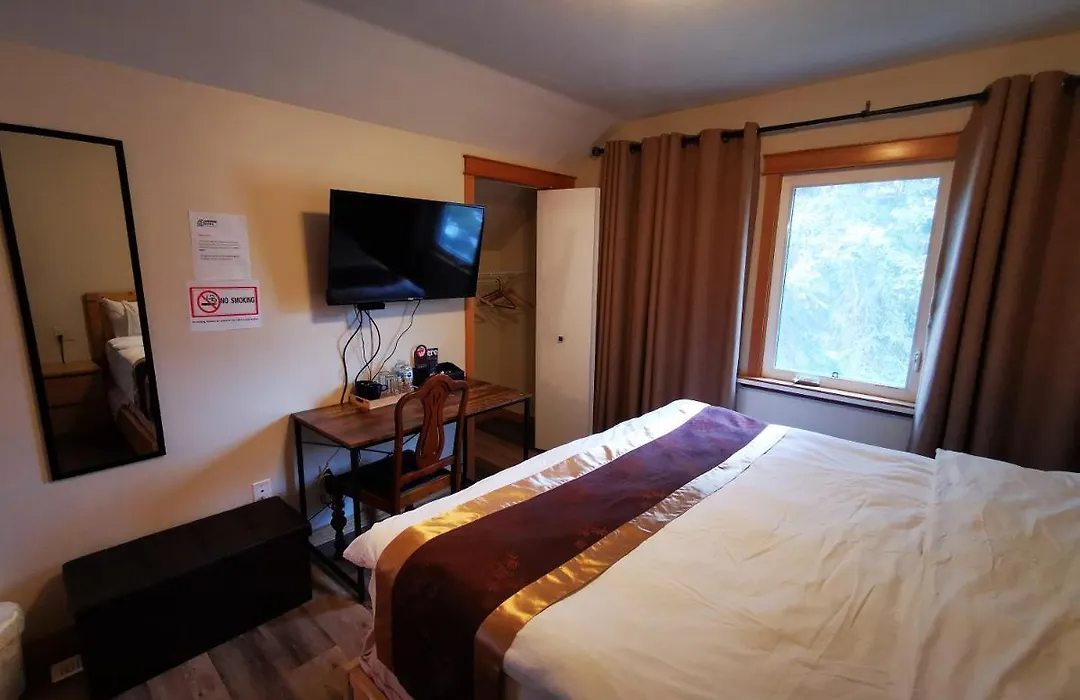 Riverfront Estate Bed&Breakfast Banff-1