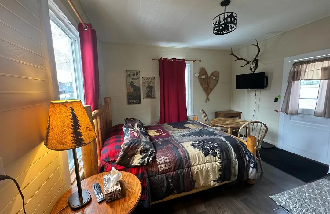 Holiday Lodge Cabins-1
